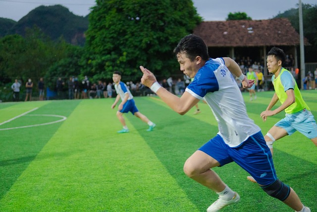 皇马0-2负塞尔塔赛后球员围攻裁判，一分钟内五黄一红