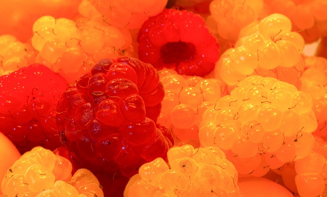 韩国蔚山市一工厂发生储油罐爆炸事故.